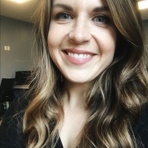 Meet your Posher, Charis